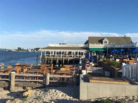 16 Best Montauk Restaurants to Try in the Hamptons