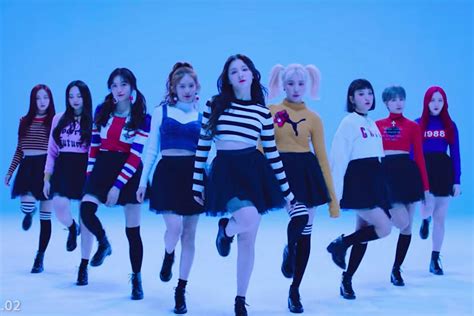 Momoland's 'Bboom Bboom' Video Passes 200M Views on YouTube