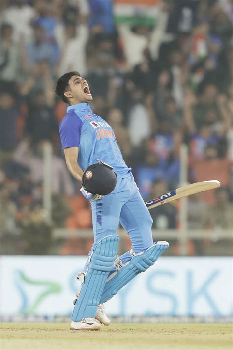 Shubman Gill roars after reaching hundred | ESPNcricinfo.com