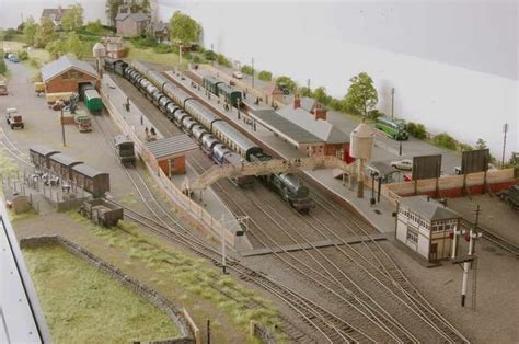 00 gauge railway layouts | Model trains, Model train layouts, Model ...