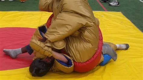 Funny Fight in Sumo Suits - YouTube