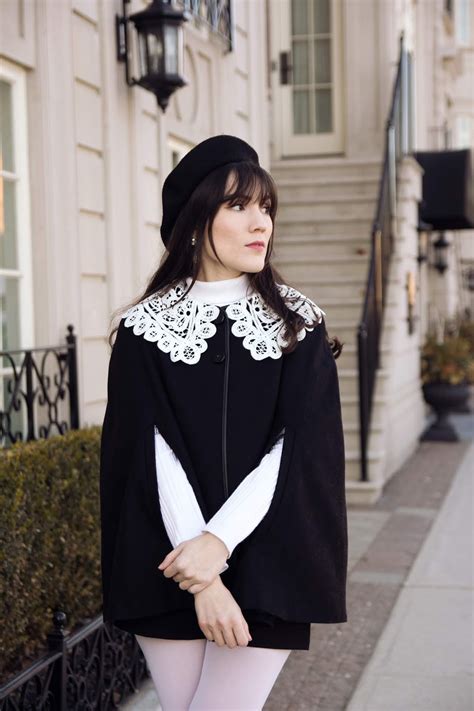 Black Cape and Lace | Carolina Pinglo