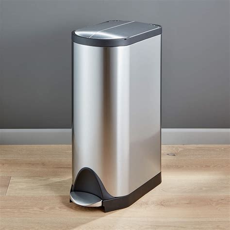 simplehuman 30-Liter/8-Gallon Stainless Steel Butterfly Step Trash Can ...