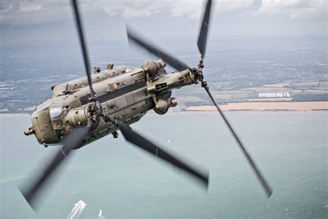 Asian Defence News: RAF Chinook photo