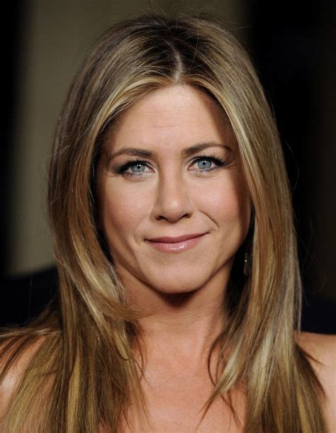 More Pics of Jennifer Aniston Pink Lipstick | Jennifer aniston style, Jennifer aniston pictures ...