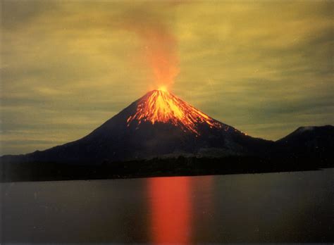 Thoughts Askew: Arenal: Joe vs. the Invisible Volcano