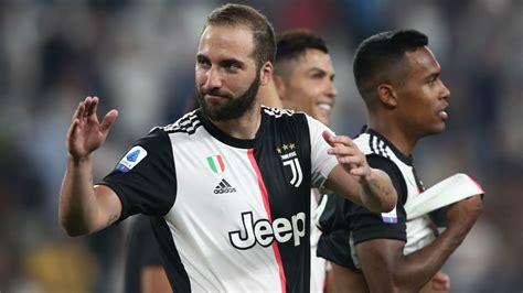 Higuain's father announces sons retirement - FootItalia.com