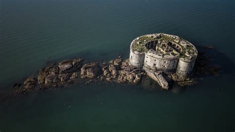 Stack Rock Fort – Milford Haven, Wales - Atlas Obscura