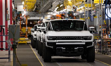 GM is considering a midsize Hummer | Automotive News