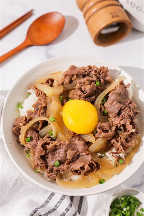 Gyudon (Japanese Beef Bowl) | Two Plaid Aprons