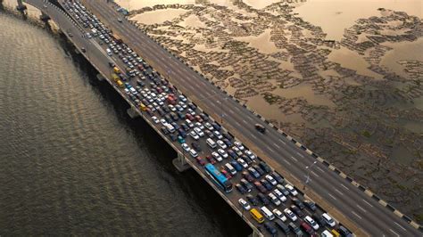 Lagos Third Mainland Bridge: Six months of traffic woe in Nigeria - BBC News