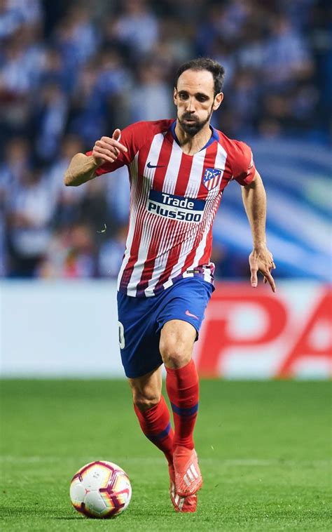 Juanfran Torres of Atletico Madrid runs with the ball during the La... | Futbol atletico de ...