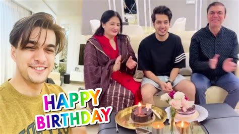 Mohsin Khan Brother Birthday Video | Mohsin Khan With Family Celebrate ...