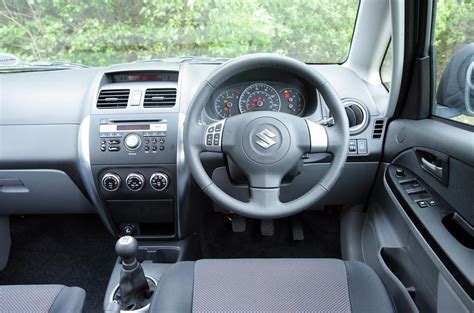 Suzuki SX4 2006-2014 interior | Autocar