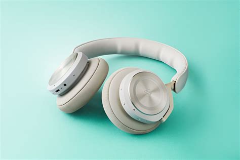 How To Use Noise Cancelling Headphones | Robots.net