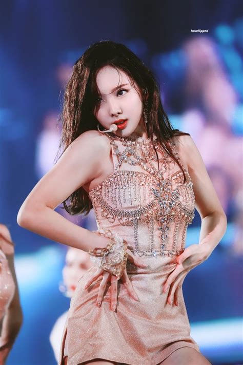 Netizens Share Glamorous Stage Outfits Of 5 Female K-Pop Idols - Trends ...