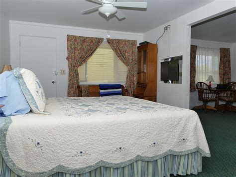 Motel Room Two - Colonial House Inn