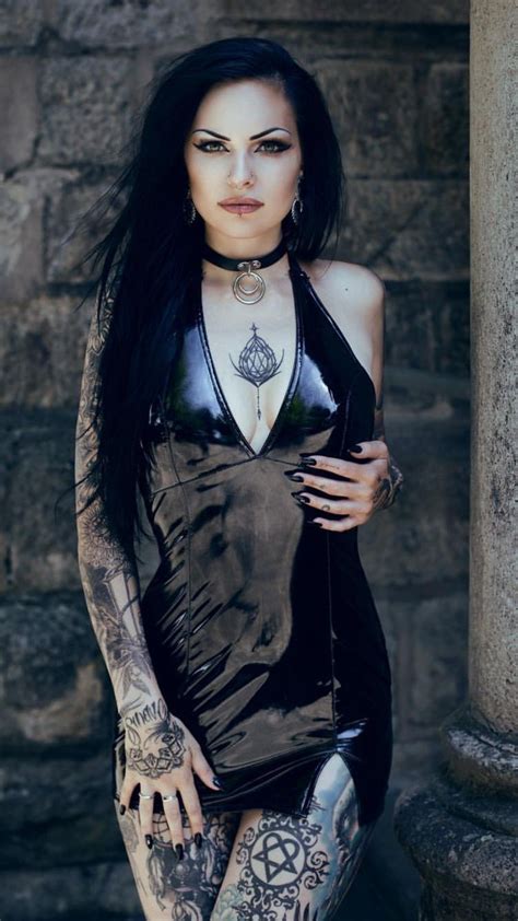 I love her tattoos | Hot goth girls, Goth girls, Gothic fashion