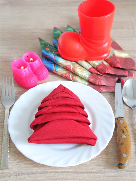 How To Fold Cloth Napkins Into Christmas Tree at Peter Hall blog