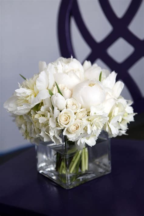 20+30+ White Flower Arrangement In Vase – HOMYRACKS