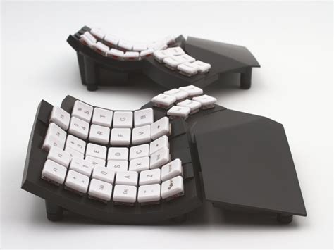 Glove80 Ergonomic Keyboard Revision 2 with Travel Case - MoErgo