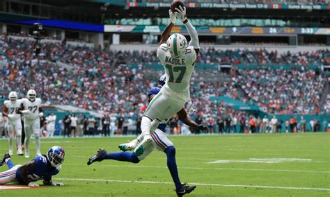 Dolphins WR Jaylen Waddle’s top plays from 2023