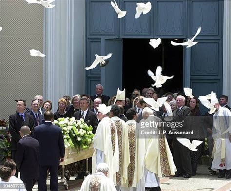 68 Carroll O Connor Funeral Stock Photos, High-Res Pictures, and Images - Getty Images