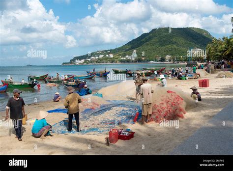 Fishermen on the beach, Vung Tau, Vietnam Stock Photo - Alamy