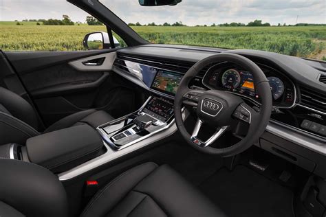 Audi Q7 hybrid interior & comfort | DrivingElectric