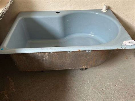 Cast Iron Sink - Apexx Auctions