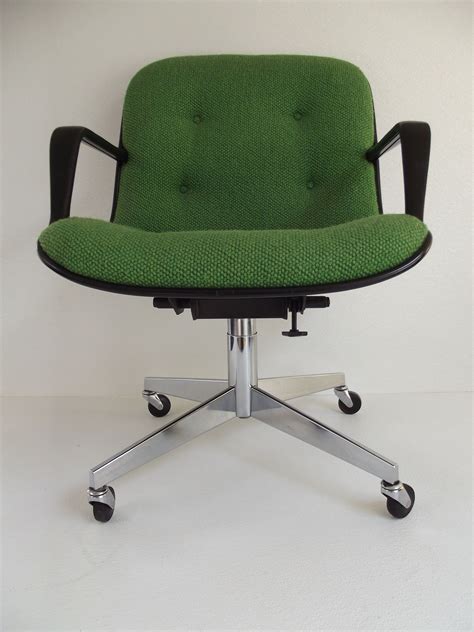 Vintage 1970's Steelcase Swivel Tilt Office Chair Pollock Knoll Style | Vintage living room ...