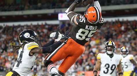 Browns' David Njoku turns in complete game against Steelers