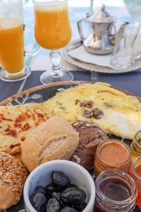 7 Traditional Moroccan Breakfast Foods (With Easy Recipes!)