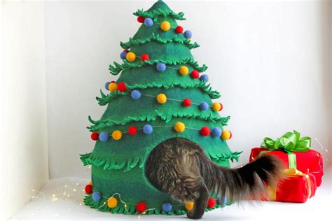 This Christmas Tree Cat Bed Is The Perfect Napping Spot For Your Pet ...