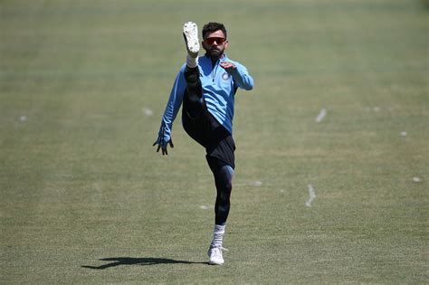 Virat Kohli warms up for India's training session | ESPNcricinfo.com