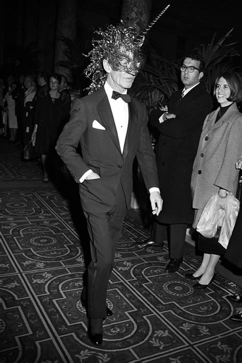 17 Really Cool Photos From Truman Capote’s 1966 Black & White Ball ...