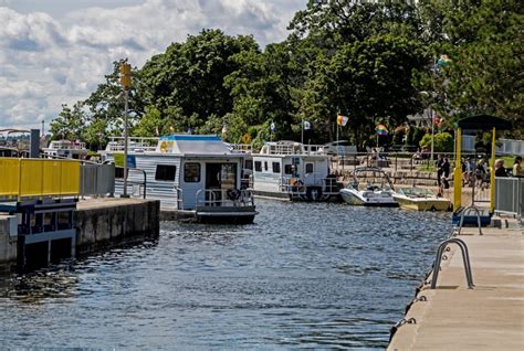 Kawartha Lakes Houseboat Rentals: A Realistic Vacation Option?