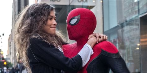 Spider-Man 3 Star Tom Holland Praises Co-Stars Zendaya and Jacob Batalon - Flipboard