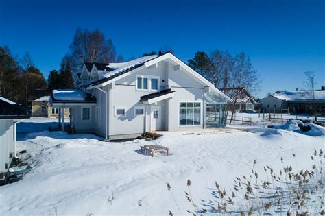 Modern wooden house in Oulu Finland by Rovaniemi Log House