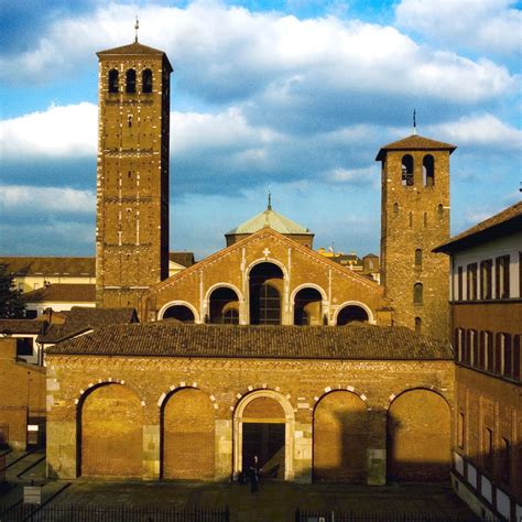 Basilica of Sant'Ambrogio - Megaconstrucciones.net English Version