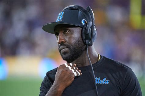 UCLA RB coach DeShaun Foster is a proven resource for Bruins – Daily News