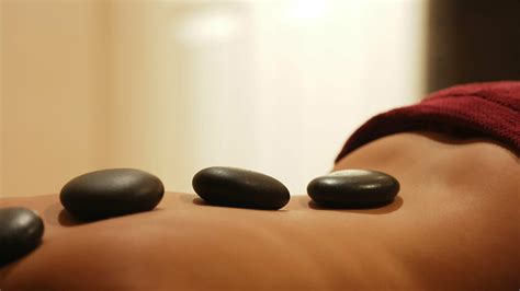 Good Spa Guide | Hot Stone Massage