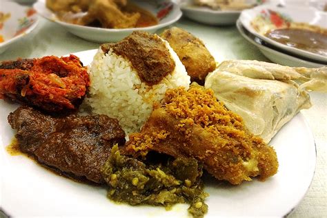 5 Tempat Beli Nasi Padang Terdekat dari Lokasimu di Jakarta