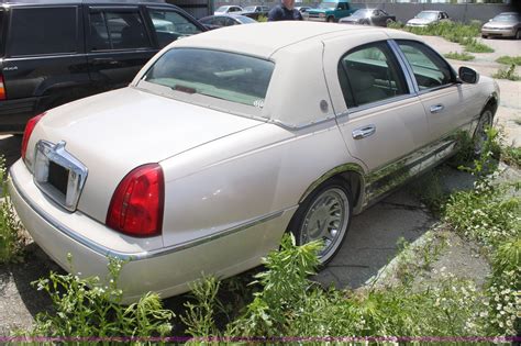 2000 Lincoln Town Car Cartier Diamond Edition in Emporia, KS | Item ...