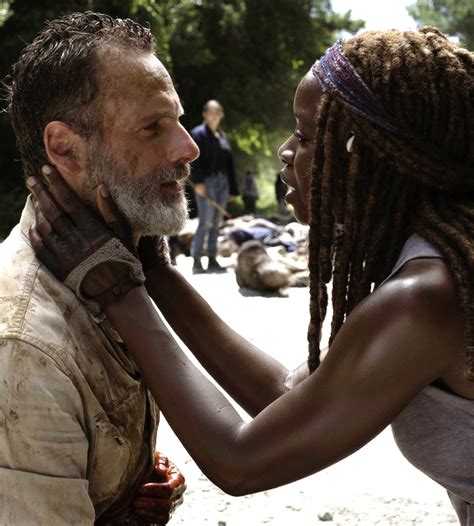 Rick and Michonne in 9.05 What Comes After: The Walking Dead gifs