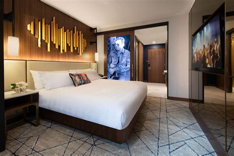 Times Square Hotel Rooms & Suites with City Views | Hard Rock Hotel New ...