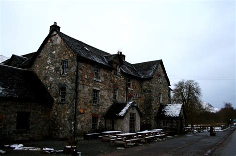 Travel Rabbits: Real traditional Scottish Pub: The Drovers Inn - Loch ...