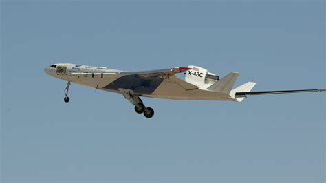 Boeing's futuristic X-48C makes final flight - CNET