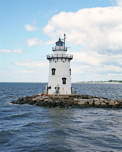 Saybrook Breakwater (Saybrook Outer) Lighthouse, Connecticut at Lighthousefriends.com