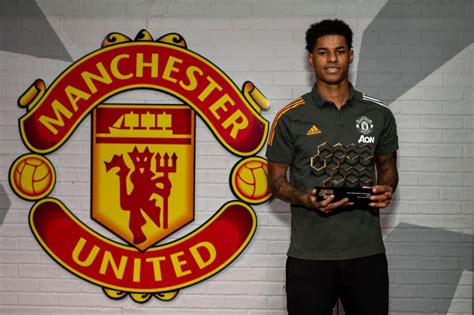 Marcus Rashford MBE accepts the 2020 'This Is Manchester Awards ...